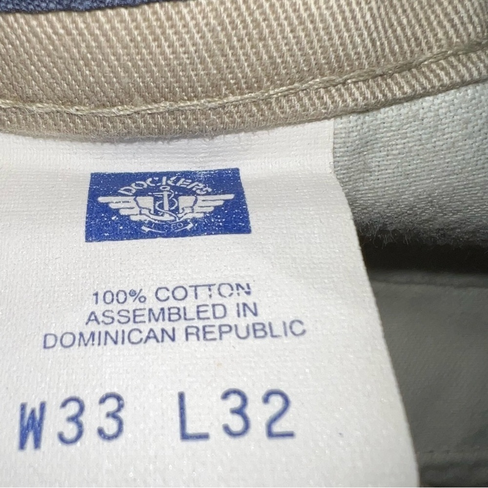 MEN’S  front pleated  Dockers khakis in excellent condition - Picture 4 of 7